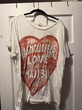 Magnolia Pearl White Tee with Rust Heart Graphic